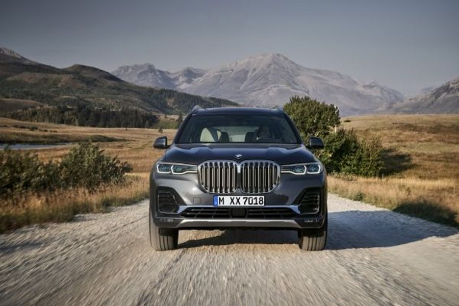 New flagship BMW X7 offers unrivalled luxury in large 4x4 segment